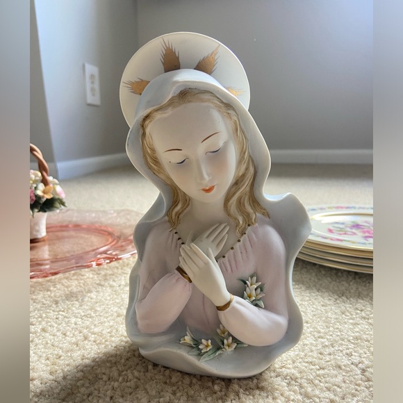 Virgin Mary Figurines - Picture 4 of 4